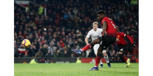 Manchester United er lik poengsummen i stopptiden
